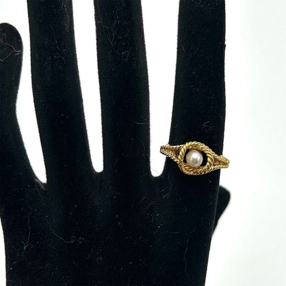 Avon Jewelry - Vintage 1977 Avon Faux Pearl Gold Tone Knot Rope Ring Women's Retro Size 6.5